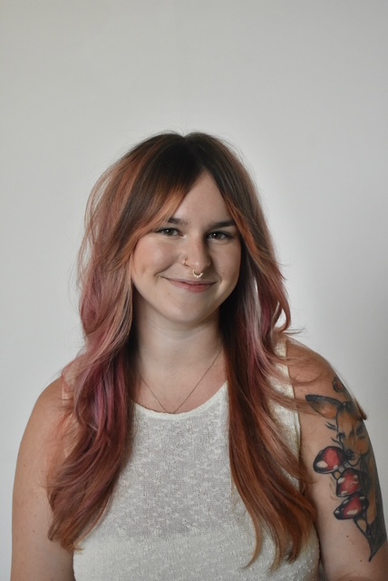 Zoe Burr, Stylist / Gel Manicures / Extensions
